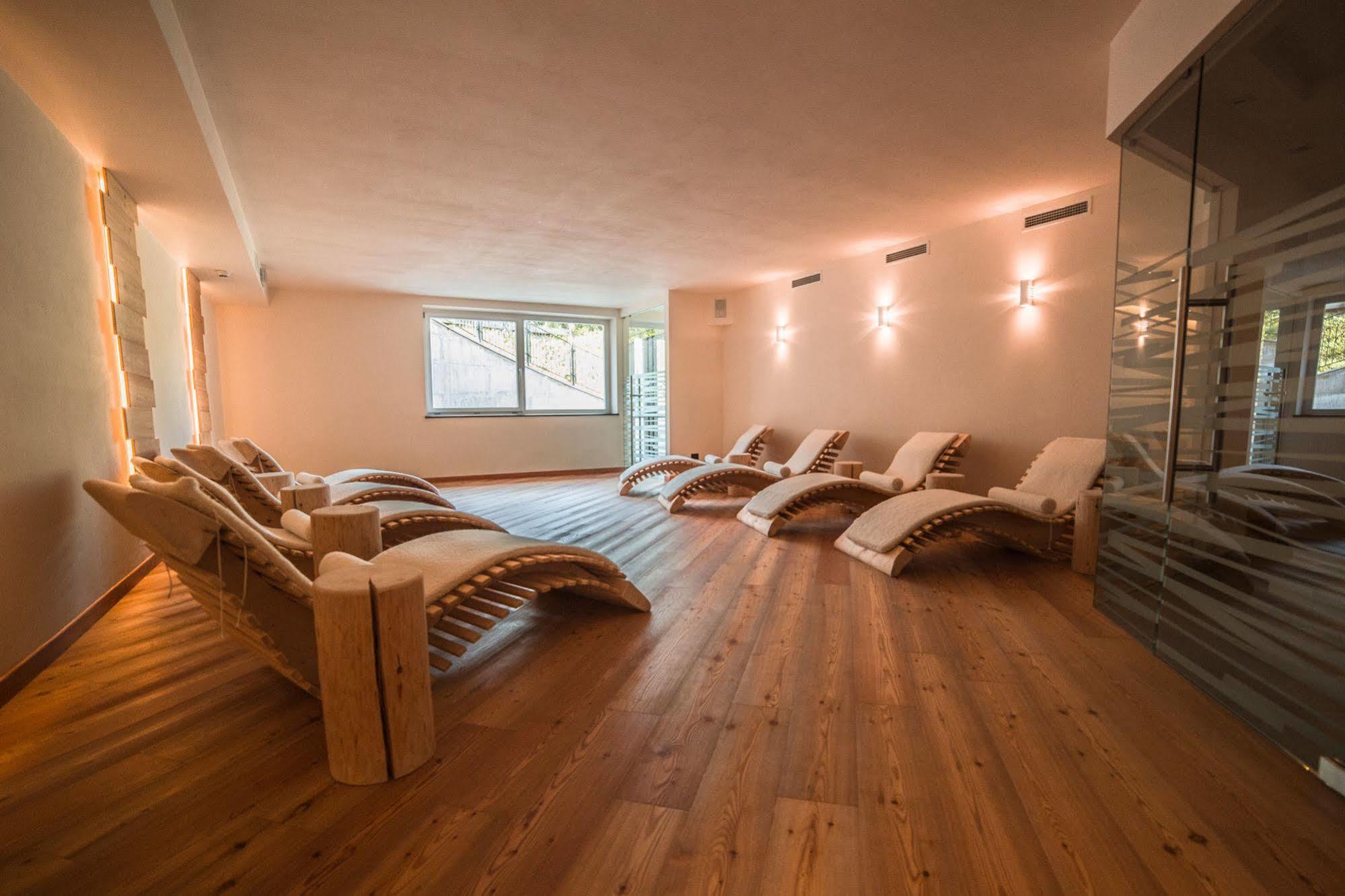 Hotel Garni Paradisi - Wellness & Spa Mezzano Eksteriør bilde
